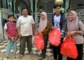 Parepare Mustahil Lapar (Pemula)  Paskas  dan PMII ( Pergerakan Mahasiswa Islam Indonesia  ) Kota Parepare berbagi sekitar 400 dus nasi  ke masjid-masjid yang berada di Kecamatan Bacukiki Barat