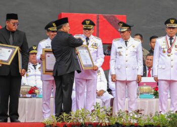 Menteri Dalam Negeri (Mendagri) Muhammad Tito Karnavian dan diterima langsung Wali Kota Parepare Taufan Pawe, pada Upacara Peringatan Hari Otonomi Daerah, di Anjungan Pantai Losari, Sabtu (29/4/2023)