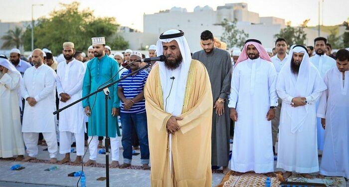 Umat muslim di Bahrain juga melaksanakan salat Idul Fitri hari ini. Ayman Yaqoob/Anadolu Agency via Getty Images