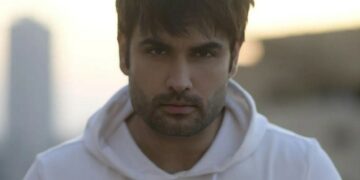 Bintang Bollywood Vivian Dsena Mualaf, Temukan Ketenangan saat  Salat