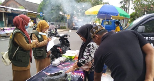 Lindungi Masyarakat, Dinkes Parepare Awasi Penjualan Takjil Lindungi Masyarakat, Dinkes Parepare Awasi Penjualan Takjil
