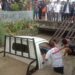 Usai Beli Jalangkote, Mobil Pickup Terjun ke Sungai di Sidrap