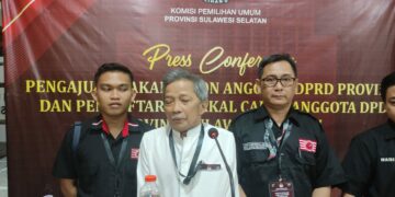 Sekretaris PKN Sulsel, M. Yusuf Bangsawan Dg Tutu saat konferensi pers usai penyerahan berkas bacaleg DPRD Sulsel di Kantor KPU Sulsel pada Ahad (14/5/2023)