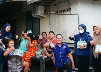 Caleg Partai NasDem Bagikan Ratusan Minuman, Jelang Iduladha 