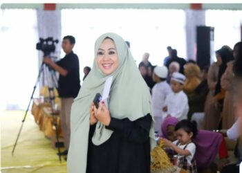 Erna Rasyid Taufan ( mengapresiasi TK Negeri Bandar Madani, dalam kegiatan Pelepasan dan Pentas Seni yang berlangsung di Islamic Center Kota Parepare, Rabu (14/6/2023)