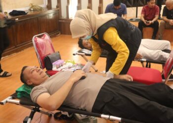Polres Pinrang menggelar Bakti Kesehatan Donor Darah di Aula Quick Wins, Polres Pinrang, Jl. Bintang, Selasa (20/6/2023)