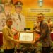 Taufan Pawe Terima Penghargaan Kementerian Keuangan di Hotel Novotel, Kota Makassar, Jumat (5/5/2023).