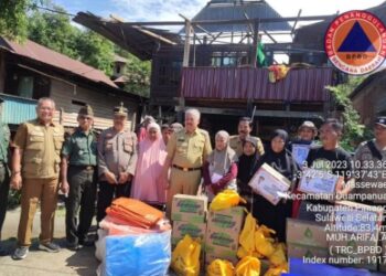 Pemprov Sulsel Salurkan Bantuan untuk Korban Angin Kencang di Pinrang