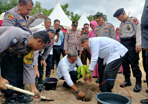 Pembangunan 3 Polsubsektor Polres Sidrap Dimulai, Bupati Sebut Siap Berkolaborasi Pembangunan 3 Polsubsektor Polres Sidrap Dimulai, Bupati Sebut Siap Berkolaborasi