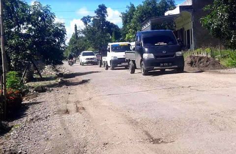 Pemprov Sulsel Pastikan Jalan Poros Sidrap-Soppeng Segera Diaspal Pemprov Sulsel Pastikan Jalan Poros Sidrap-Soppeng Segera Diaspal