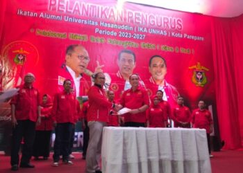 Di Pelantikan IKA Unhas Parepare, Danny Pomanto: Jangan Sampai Orang Luar Tau Apa Isi Latimojong