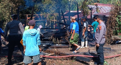 Ditinggal Ambil Pisang dan Kelapa, Rumah Warga di Sidrap Habis Terbakar Ditinggal Ambil Pisang dan Kelapa, Rumah Warga di Sidrap Habis Terbakar