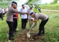 Polres Enrekang Tanam Ribuan Pohon di Kebun Raya