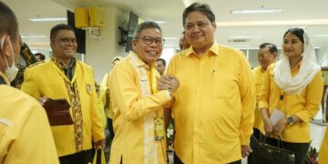 Ketua Golkar Sulsel, Taufan Pawe (TP) bersama Ketua Umum Partai Golkar Airlangga Hartarto