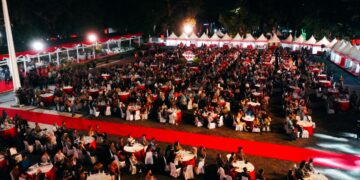 Lebih dari 2000 Kepala Desa dan Kepala Lembang se-Sulsel menghadiri Gala Dinner Peningkatan Kapasitas Pengelolaan Keuangan Desa di Lapangan Rujab Gubernur, Sabtu (5/8/2023)