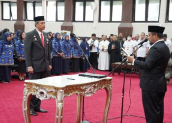Andi Muhammad Arsjad resmi dilantik sebagai Pj Sekda Provinsi Sulsel oleh Gubernur Sulsel Andi Sudirman Sulaiman. Pelantikan dilaksanakan di Ruang Pola Kantor Gubernur, Rabu (16/8/2023)