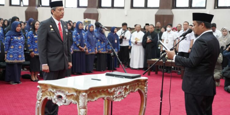 Andi Muhammad Arsjad resmi dilantik sebagai Pj Sekda Provinsi Sulsel oleh Gubernur Sulsel Andi Sudirman Sulaiman. Pelantikan dilaksanakan di Ruang Pola Kantor Gubernur, Rabu (16/8/2023)
