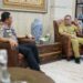 Wali Kota Makassar, Danny Pomanto berbagi cerita soal problem sosial di Makassar di hadapan Kepala BNN Sulsel, Guru Ahmad, di kediaman pribadi wali kota, Selasa (22/8/2023)
