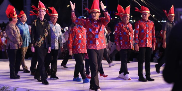 Menteri Pariwisata dan Ekonomi Kreatif Republik Indonesia (Menparekraf) Sandiaga Salahuddin Uno menghadiri dan membuka secara resmi event internasional Eight Festival and Forum atau (F8) Makassar, Rabu (23/8/2023) malam