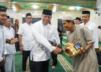 Wali Kota Parepare, Taufan Pawe (TP) kembali menghadiri Safari Zikir Pemkot Parepare. Kali ini di Masjid Jami Al Manar, Kecamatan Ujung, Parepare, Kamis (14/9/2023)