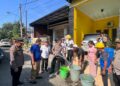 Polrestabes Makassar ikut melakukan pengawalan pengantaran air bersih ke daerah Nusa Tamalanrea Indah