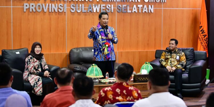 --Pj. Gubernur Sulsel Bahtiar Baharuddin melakukan Kunjungan Kerja (Kunker) ke Badan Pengawas Pemilihan Umum (Bawaslu) Sulsel, di Jl AP Pettarani Makassar, Jumat (8/9/2023).