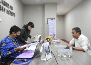 Sekretariat Tim Seleksi Calon Anggota Komisi Informasi Provinsi Sulawesi Selatan (KI Prov. Sulsel) mulai menerima kelengkapan berkas pendaftaran calon anggota KI Provinsi Sulsel Periode 2023-2027 di Makassar Room Kantor Gubernur Sulsel, Senin (18/09/2023)