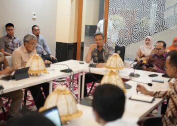 Rapat Koordinasi (Rakor) untuk menindaklanjuti arahan Pj Gubernur Sulsel terkait penguatan ketahanan pangan melalui program Gerakan Gemar Menanam Pisang di Toraja Room, Kantor Gubernur Sulsel, Jumat (22/9/2023)