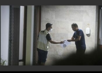 Penyidik Komisi Pemberantasan Korupsi (KPK) menggeledah rumah dinas Menteri Pertanian RI, Syahrul Yasin Limpo di Komplek Widya Chandra, Jakarta Selatan, Kamis (28/9/2023). Foto: detik.com