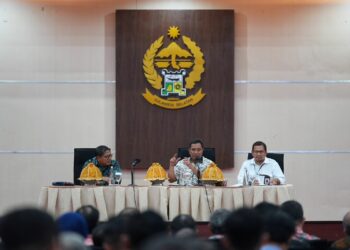 Pj Gubernur Sulsel Bahtiar Baharuddin menghadiri Sosialisasi Identitas Kependudukan Digital (IKD) bagi lembaga keuangan dan lembaga kepemiluan di Provinsi Sulsel, di Ruang Pola Kantor Gubernur, Jumat (29/9/2023)