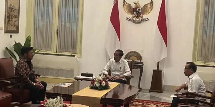 Eks Menteri Pertanian Syahrul Yasin Limpo Temui Presiden Joko Widodo
(Foto: Viva.co.id)
