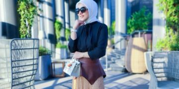 Tetap Glamor dalam Balutan Hijab