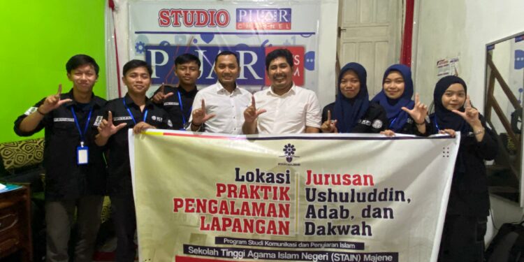 Serah terima mahasiswa PPL STAIN Majene di Kantor Redaksi Pijarnews.com. Senin (2/10/2023)