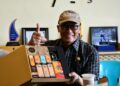Pj Gubernur Sulbar Prof Zudan Arif Fakrulloh mempromosikan produk cokelat Macoa