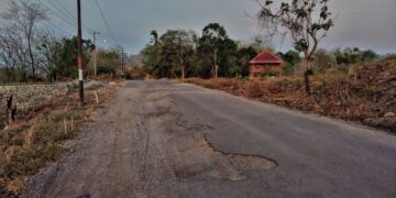Kondisi Jalan lingkar Lanyer, Kecamatan Bacukiki, Kelurahan Galung Maloang Kota Parepare kerap mendapat keluhan warga