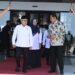 -- Pj Gubernur Sulsel, Bahtiar Baharuddin, menemani Wakil Presiden (Wapres) KH Ma'ruf Amin saat transit di Makassar, yang menurut rencana akan melanjutkan kunjungan ke Wamena dan Merauke. Wapres KH Ma'ruf Amin tiba di Pangkalan Lanud Hasanuddin, Kamis (12/10/2023)