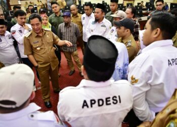 - Pj Gubernur Sulsel, Bahtiar Baharuddin, menerima kedatangan Asosiasi Pemerintah Desa Seluruh Indonesia (Apdesi), di Kantor Gubernur, Senin (16/10/2023)