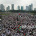 Ribuan massa lintas agama mengikuti aksi bela Palestina di kawasan Monumen Nasional, Jakarta, Ahad (5/11/2023). Foto: Republika