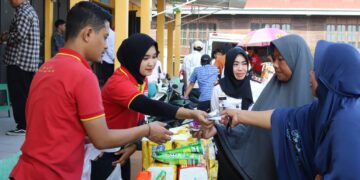 Pemkot Parepare menggelar pasar murah di pelataran Pasar Rakyat Wekkee, Kecamatan Bacukiki, Parepare, Rabu (22/11/2023). (Sumber: Artikel News)