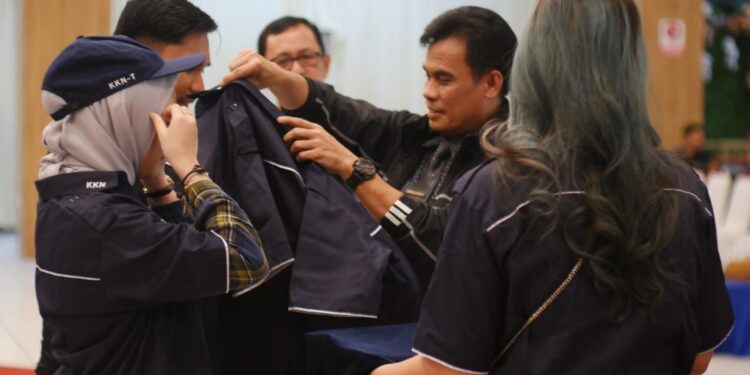 Resmi Lepas Mahasiswa KKN Tematik Angkatan 55, Rektor Unibos Minta Ciptakan Inovasi Bagi Masyarakat