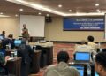 Wakil Ketua Umum AMSI, Upi Asmaradhana memberi sambutan pada pembukaan pelatihan Cek Fakta AMSI di Claro Hotel, Selasa (14/11/2023)