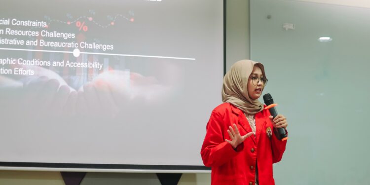 Sri menjadi perwakilan program studi Magister Administrasi Publik, Universitas Hasanuddin Kota Makassar, untuk mempresentasikan terkait "Program Desa Maju Indonesia" di Universitas Teknologi Mara (UITM) Malaysia