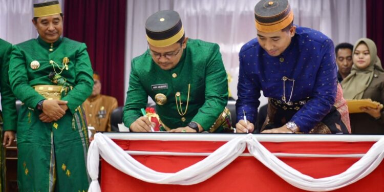Pj Gubernur Provinsi Sulsel, Bahtiar Baharuddin menghadiri peringatan Hari Ulang Tahun (HUT) Bantaeng ke-769, yang digelar melalui Rapat Paripurna DPRD Bantaeng, Kamis (7/12/2023)