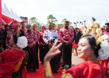 756 penari menyambut Pj Gubernur Sulsel dalam HUT Luwu ke-756. (Humas Pemprov Sulsel)