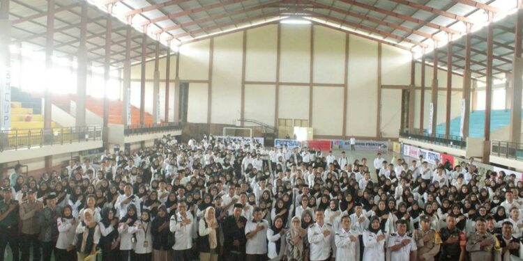 Sekda Parepare Lantik Ribuan Anggota KPPS