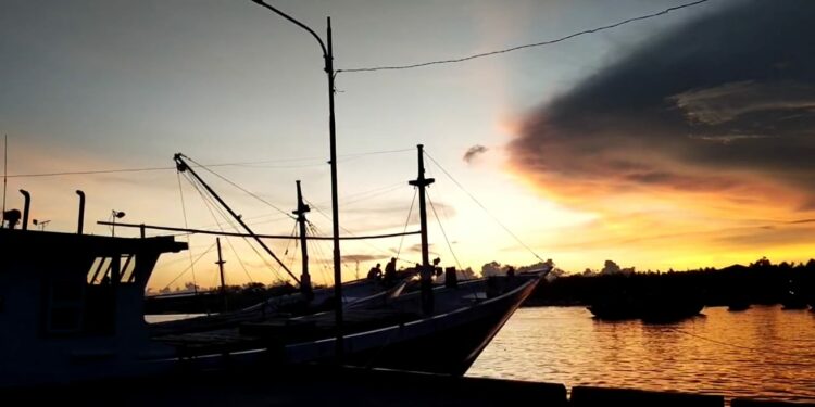 Keindahan Pelabuhan Passarang Tempat Terbaik Menikmati Sunset