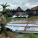 Kalaksa BPBD Jeneponto, Andi Patappoi, S.Sos, meninjau lokasi korban bencana angin puting beliung, Selasa, (6/2/2024) sore kemarin.