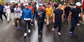 Pemprov Sulsel dan Pemkot Makassar beserta forkopimda melakukan jalan sehat di masa tenang kampanye, Minggu (11/2/2024). ( Foto: Humas Pemprov Sulsel)