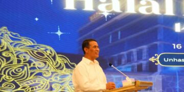 Ketua IKA Unhas sekaligus Menteri Pertanian RI, Dr. Ir. H. Andi Amran Sulaiman,  di Ballroom Hotel Unhas, Kampus Unhas Tamalanrea, Makassar, Selasa (16/4/2024)