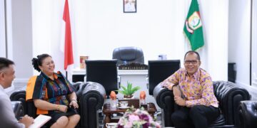 Wali Kota Makassar,  Danny Pomanto   menerima audiensi Konsultat Jendera, Filipina, Mary Jennifer  di Ruang Kerjanya, Kantor Balai Kota, Kamis, (18/4/2024)